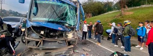 Accidente en la autopista Medellín-Bogotá deja varios heridos